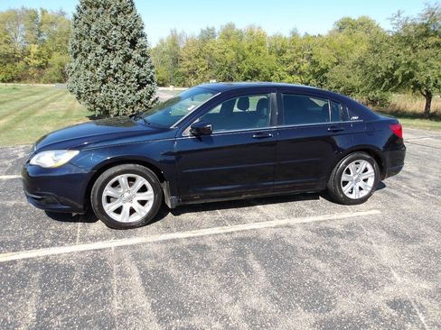 Used 2011 Chrysler 200 Touring image 9