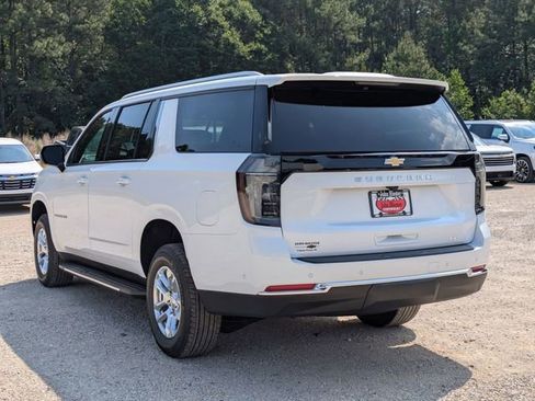 New 2026 Chevrolet Suburban LT w/ Comfort Package AWD/4WD image 4