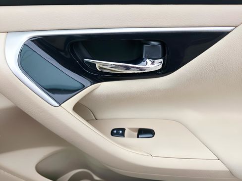 Used 2014 Nissan Altima 2.5 S w/ Display Audio Package FWD image 13