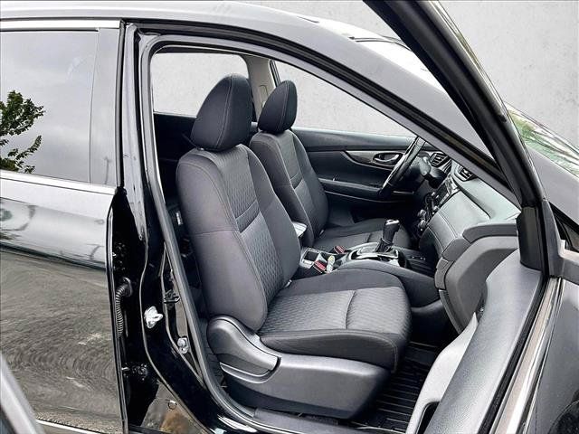 Used 2019 Nissan Rogue SV w/ Sun & Sound Touring Package AWD/4WD image 9