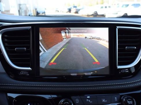 New 2026 Chrysler Pacifica Limited FWD image 25