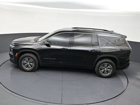 Used 2025 Chevrolet Traverse LT FWD image 10