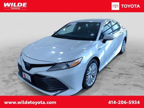 Certified 2020 Toyota Camry XLE image 1