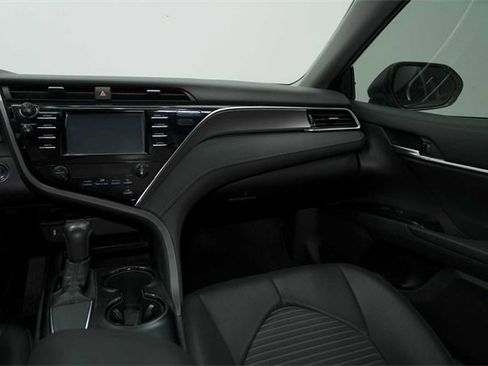 Used 2019 Toyota Camry SE image 19