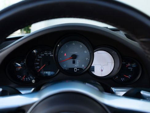 Used 2018 Porsche 911 Carrera 4S image 14