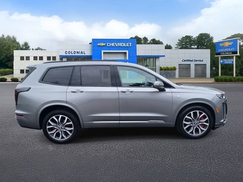 Used 2023 Cadillac XT6 Sport image 3