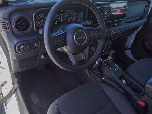 Used 2025 Jeep Wrangler Unlimited Rubicon AWD/4WD image 9