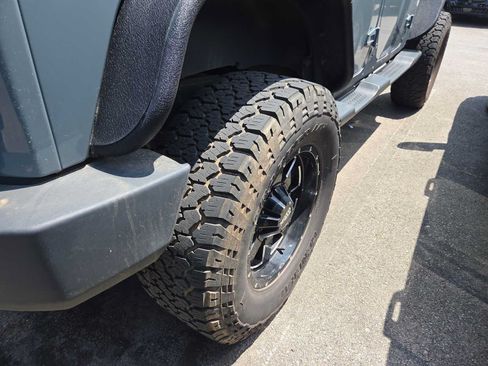 Used 2014 Jeep Wrangler Unlimited Sport w/ Quick Order Package 24S AWD/4WD image 2