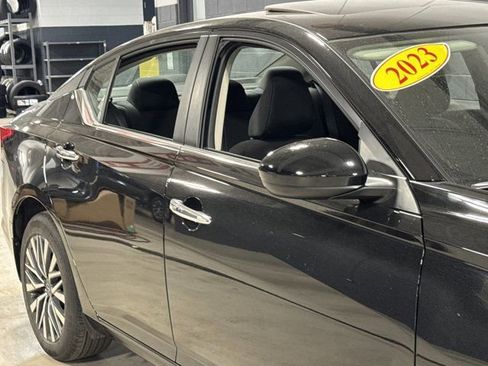 Used 2023 Nissan Altima 2.5 SV w/ SV Premium Package image 8