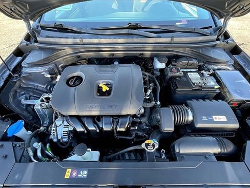 Used 2019 Hyundai Elantra SE image 9
