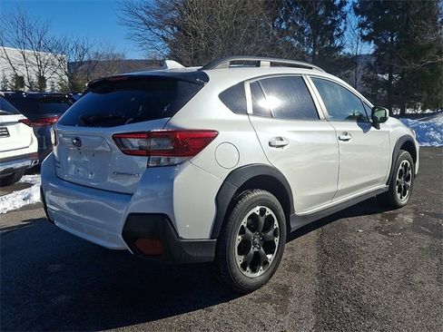 Used 2022 Subaru Crosstrek 2.0i Premium w/ Moonroof Package image 9