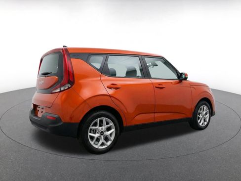Used 2025 Kia Soul LX w/ LX Technology Package FWD image 11