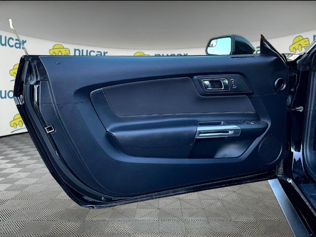 Used 2015 Ford Mustang Coupe RWD image 9