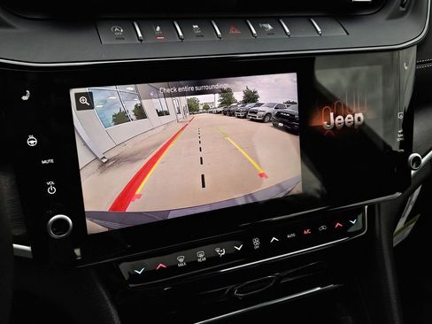 New 2026 Jeep Grand Cherokee Altitude AWD/4WD image 18