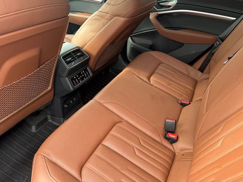 Used 2022 Audi e-tron Prestige w/ Prestige Package image 13