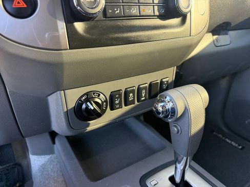 Used 2014 Nissan Frontier SL image 40