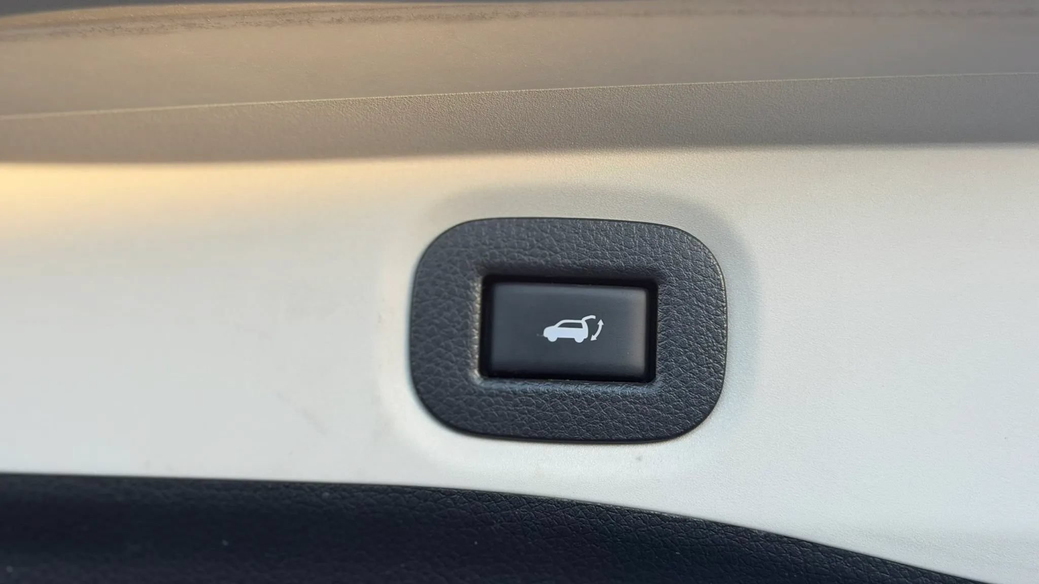 Used 2018 Nissan Rogue SV AWD/4WD image 34
