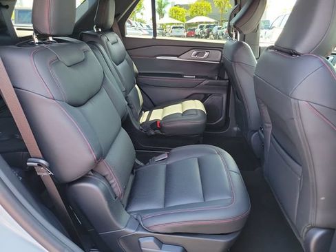 Used 2026 Ford Explorer ST-Line w/ ST-Line Street Pack RWD image 17