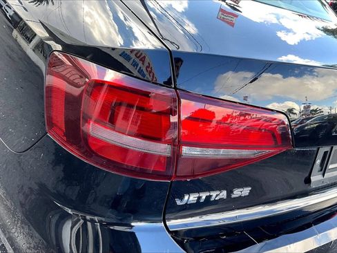 Used 2017 Volkswagen Jetta SE image 29