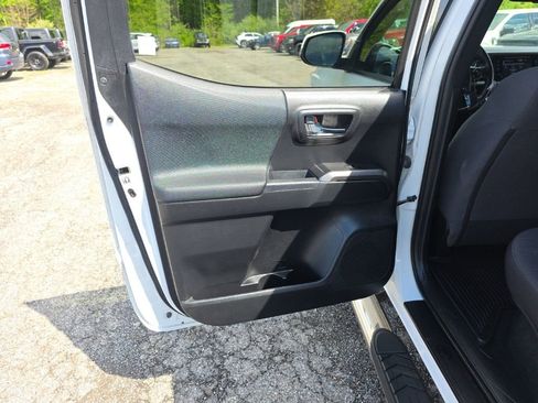 Used 2019 Toyota Tacoma TRD Sport AWD/4WD image 21