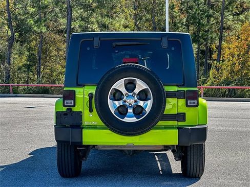 Used 2016 Jeep Wrangler Unlimited Sahara w/ Connectivity Group image 7