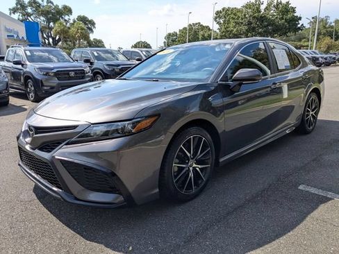 Used 2021 Toyota Camry SE FWD image 6