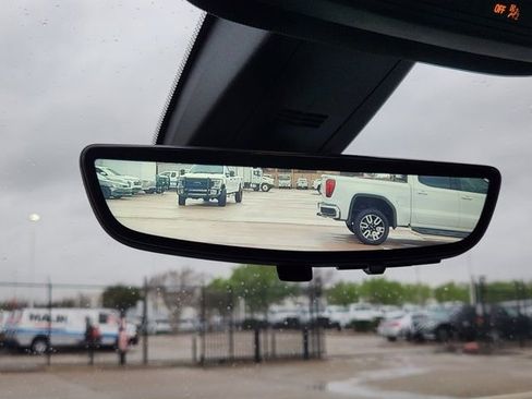 Used 2023 Chevrolet Traverse RS image 21