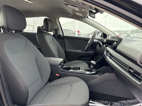 New 2025 Kia K4 LXS image 25