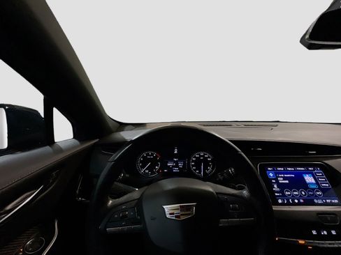 Used 2022 Cadillac XT4 Sport w/ Safety Alert Package FWD image 7