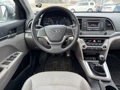 Used 2018 Hyundai Elantra SE image 13