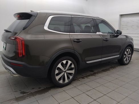 Used 2022 Kia Telluride EX w/ EX Premium Package FWD image 10