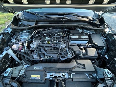 Used 2025 Toyota Corolla Cross LE image 11