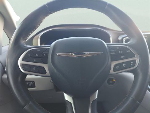 Used 2017 Chrysler Pacifica Touring-L Plus w/ Advanced Safetytec Group image 29