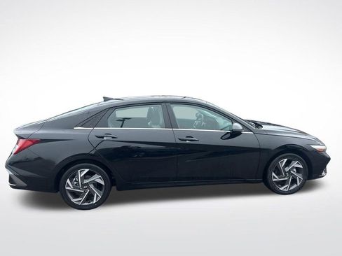 Used 2025 Hyundai Elantra Limited FWD image 6