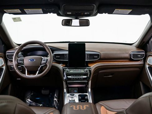 Used 2021 Ford Explorer King Ranch w/ Premium Technology Package image 11