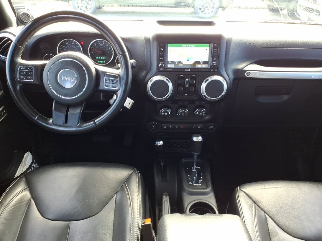 Used 2014 Jeep Wrangler Unlimited Sahara w/ Dual Top Group AWD/4WD image 13