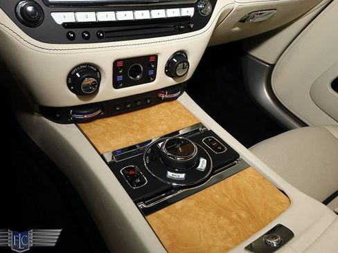 Used 2019 Rolls-Royce Wraith Coupe image 33