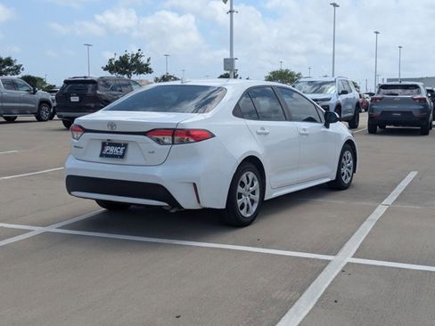 Used 2021 Toyota Corolla LE image 5