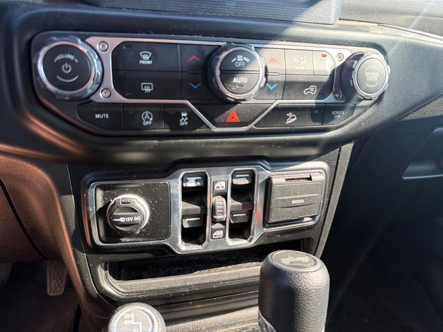 Used 2020 Jeep Wrangler Unlimited Sahara AWD/4WD image 19
