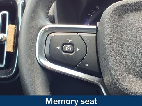 Used 2023 Volvo XC40 B5 Plus AWD/4WD image 11