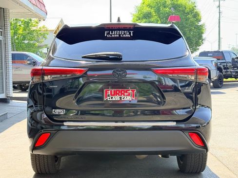 Used 2023 Toyota Highlander L FWD image 4