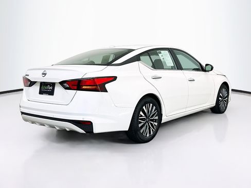 Used 2025 Nissan Altima 2.5 SV FWD image 9