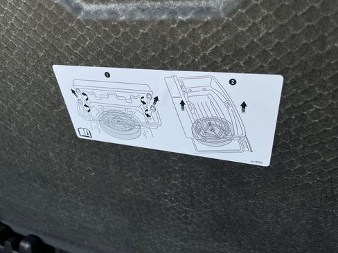 Used 2023 Chevrolet Traverse LT w/ LPO, Floor Liner Package image 47