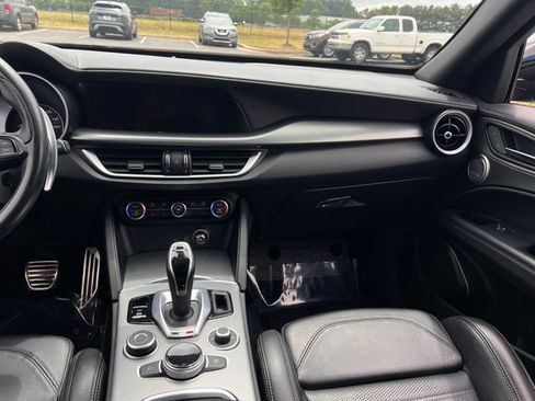 Used 2022 Alfa Romeo Stelvio Veloce AWD/4WD image 15