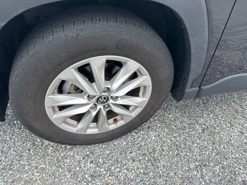 Used 2022 Toyota Corolla Cross LE AWD/4WD image 10