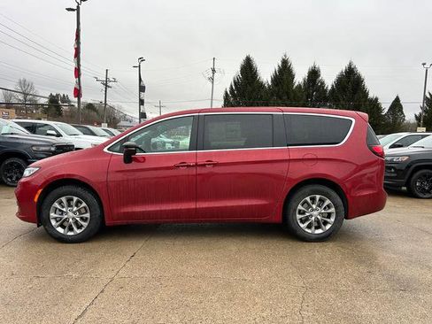 New 2026 Chrysler Pacifica Select image 6
