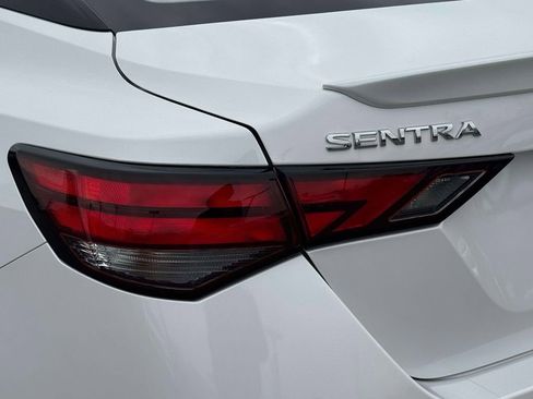 Used 2025 Nissan Sentra SR w/ SR Premium Package image 10