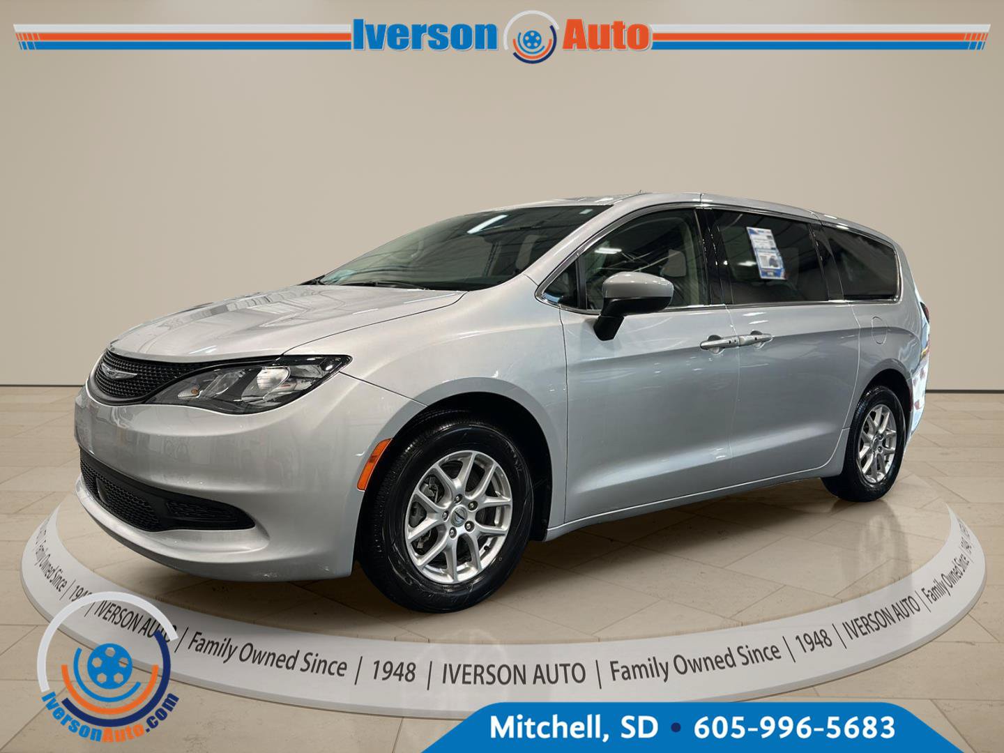 Used 2023 Chrysler Voyager LX FWD image 3