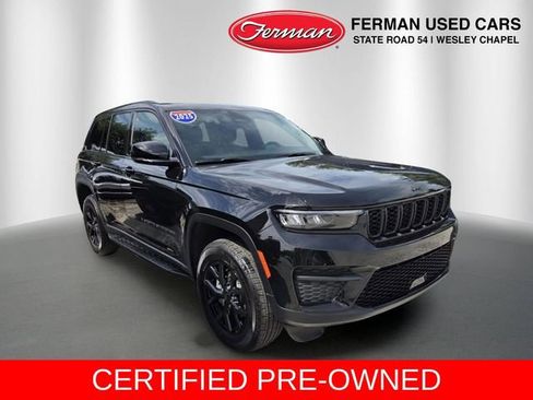 Used 2025 Jeep Grand Cherokee Altitude AWD/4WD image 1