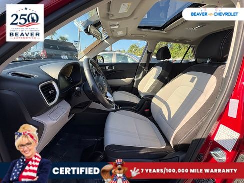 Used 2025 Hyundai Venue SEL FWD image 13